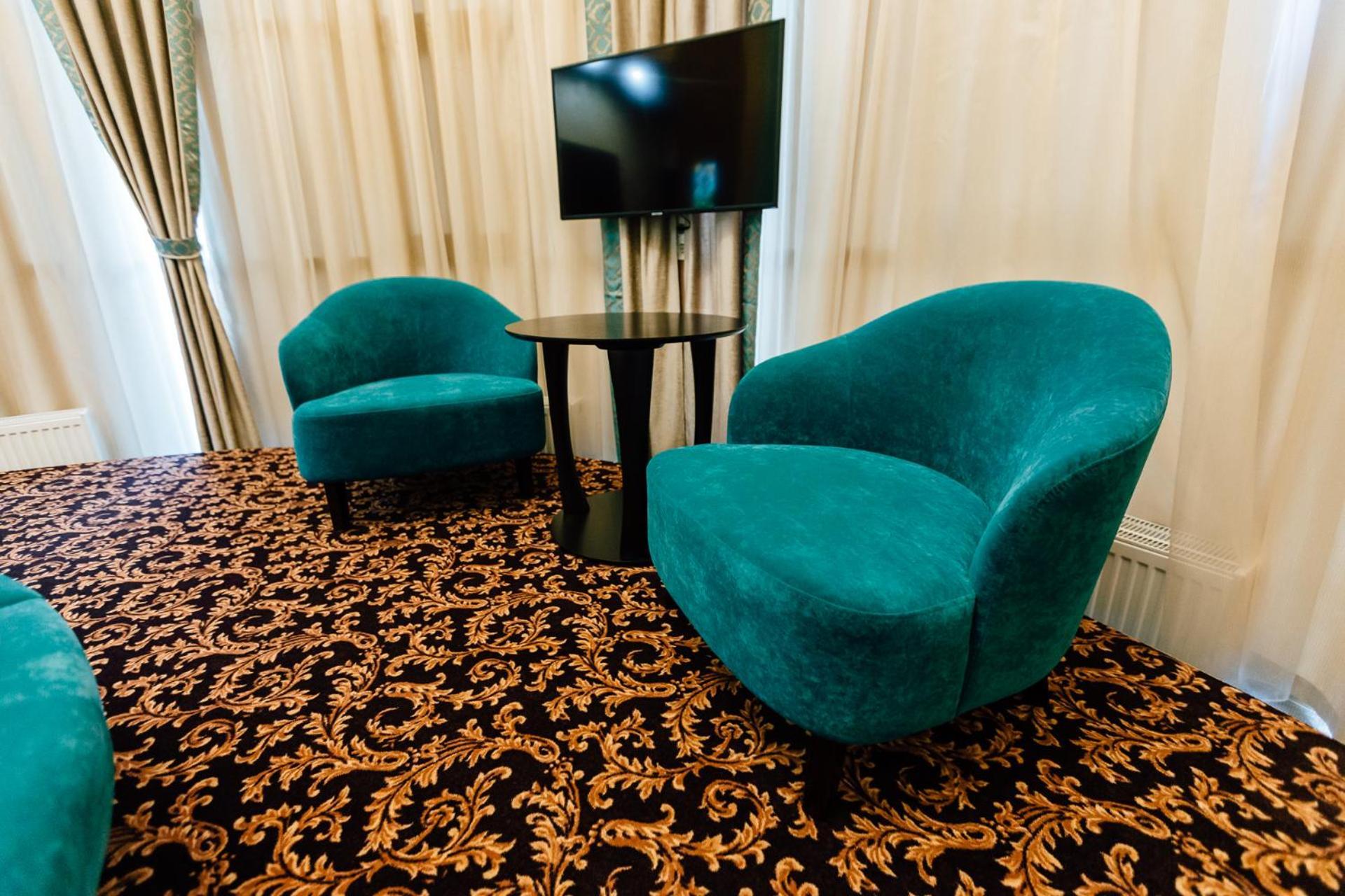 Khan-Chinar Hotel Dnipro Bagian luar foto