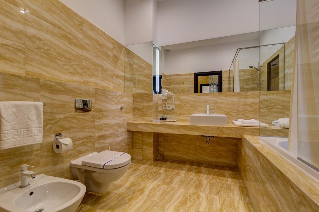 Khan-Chinar Hotel Dnipro Bagian luar foto