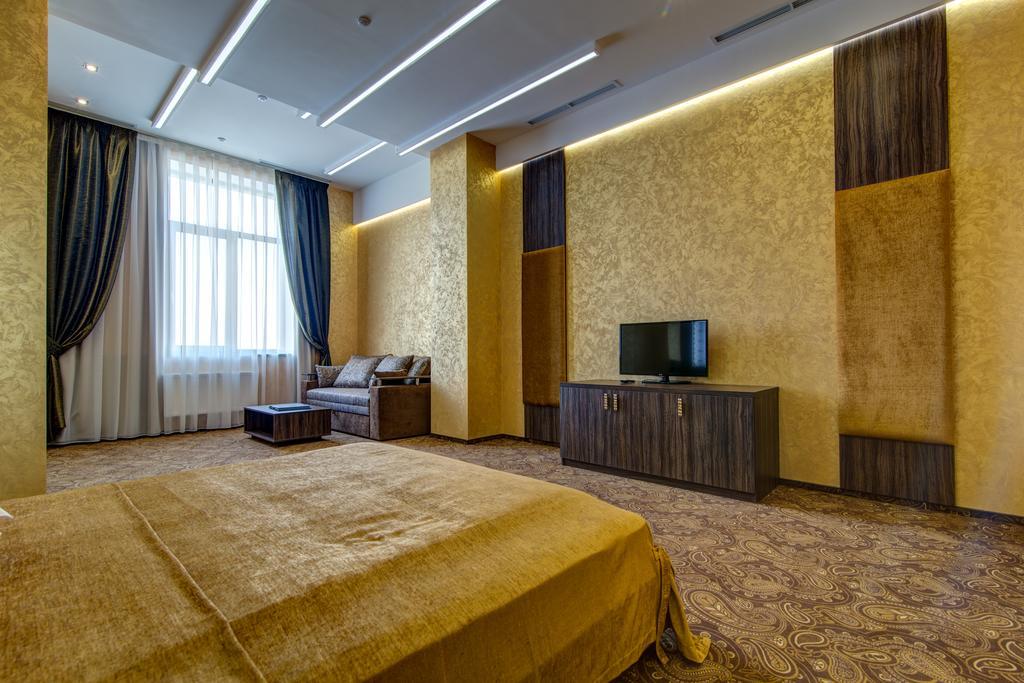 Khan-Chinar Hotel Dnipro Bagian luar foto