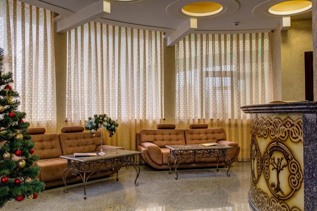 Khan-Chinar Hotel Dnipro Bagian luar foto