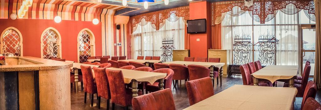 Khan-Chinar Hotel Dnipro Bagian luar foto