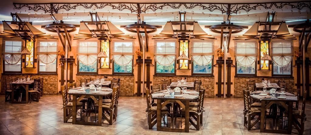 Khan-Chinar Hotel Dnipro Bagian luar foto