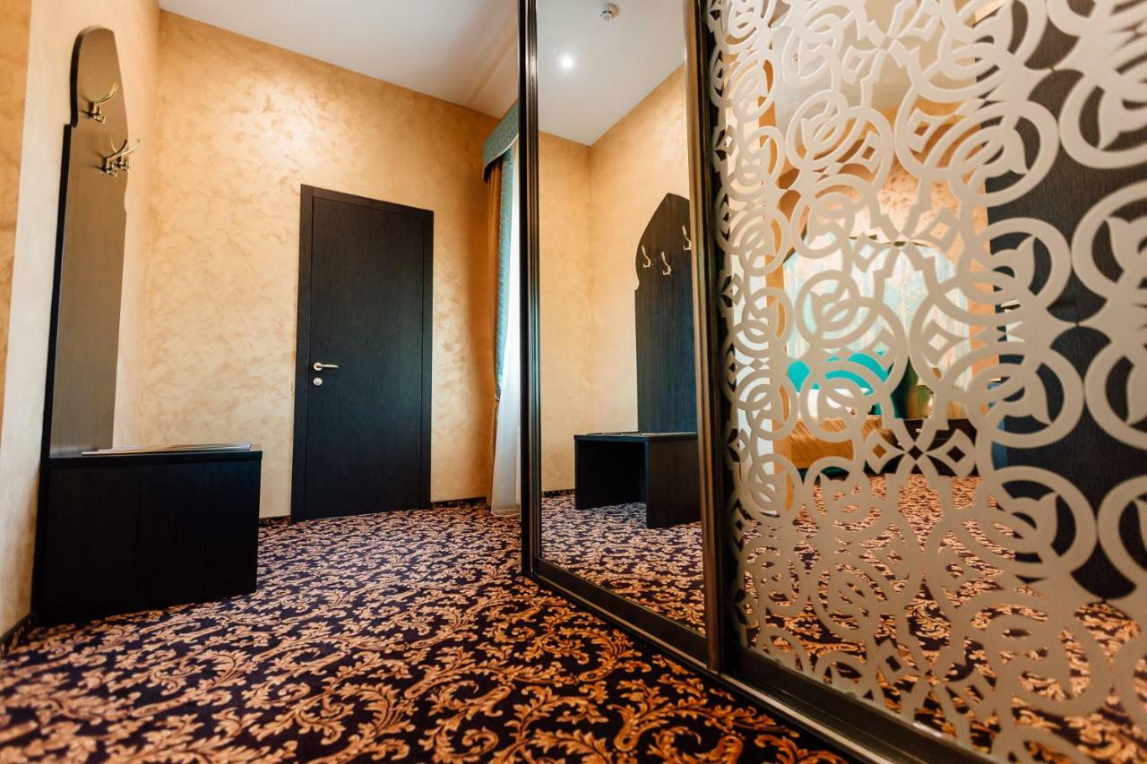 Khan-Chinar Hotel Dnipro Bagian luar foto