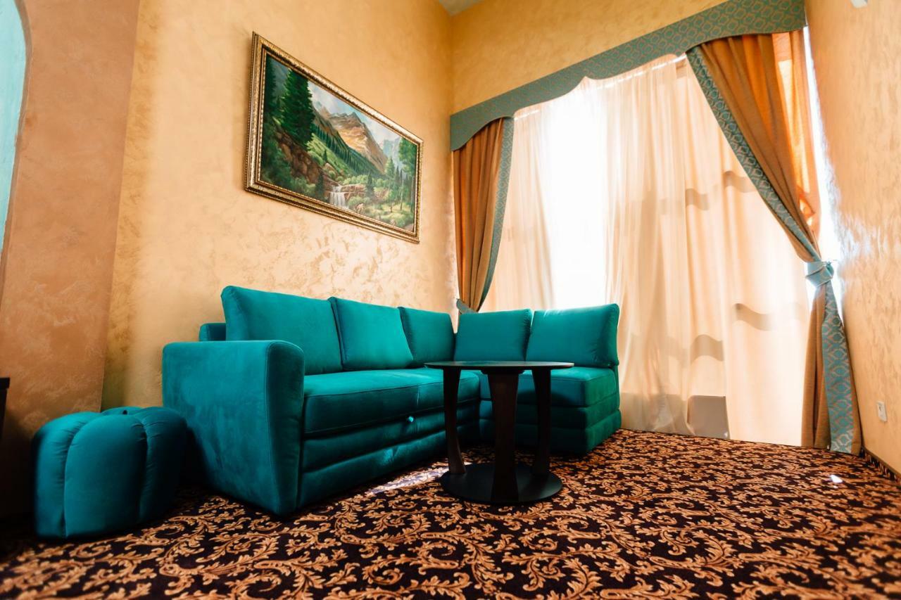 Khan-Chinar Hotel Dnipro Bagian luar foto