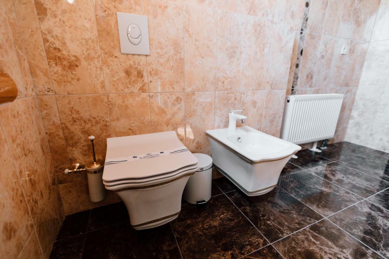 Khan-Chinar Hotel Dnipro Bagian luar foto