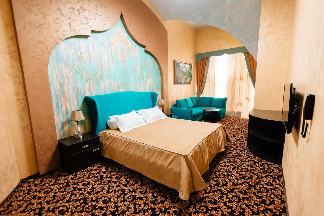 Khan-Chinar Hotel Dnipro Bagian luar foto